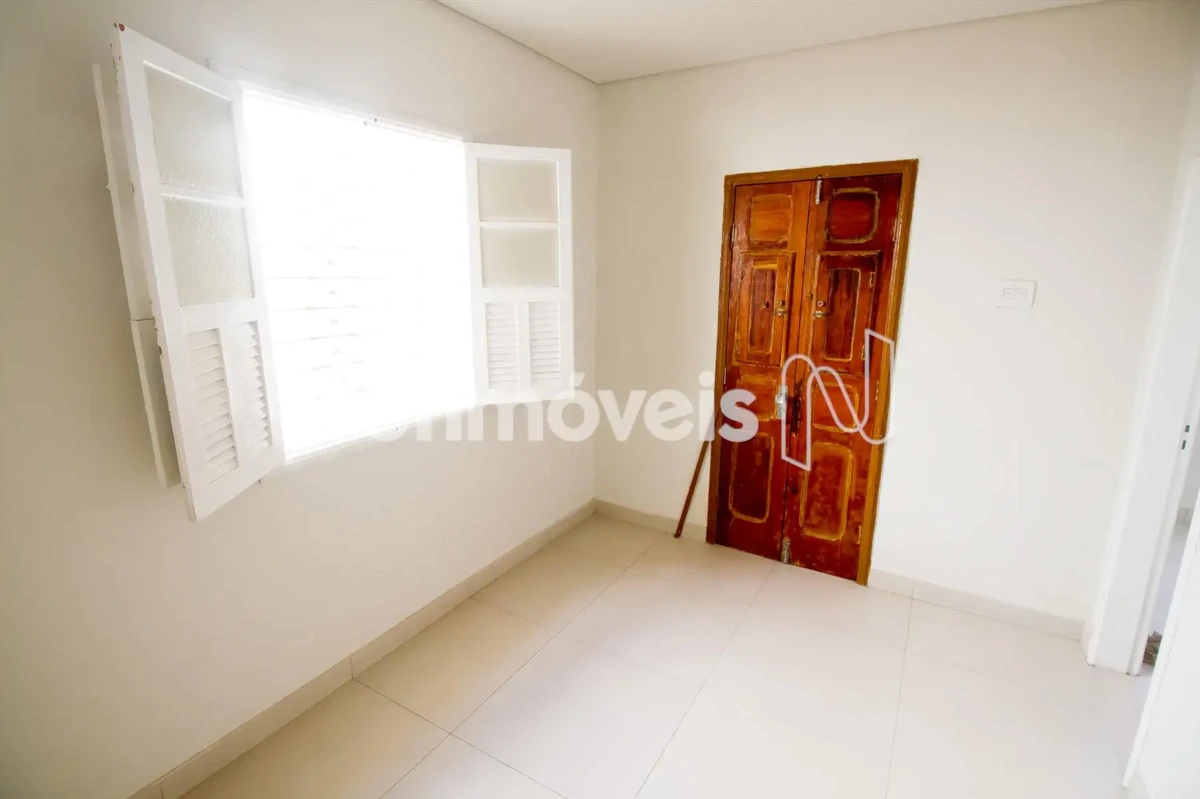 Casa para Venda com 6 quartos no bairro Centro