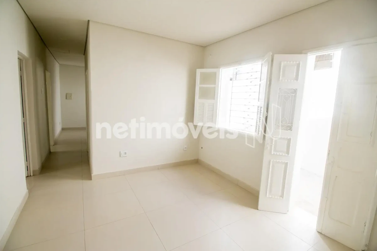 Casa para Venda com 6 quartos no bairro Centro