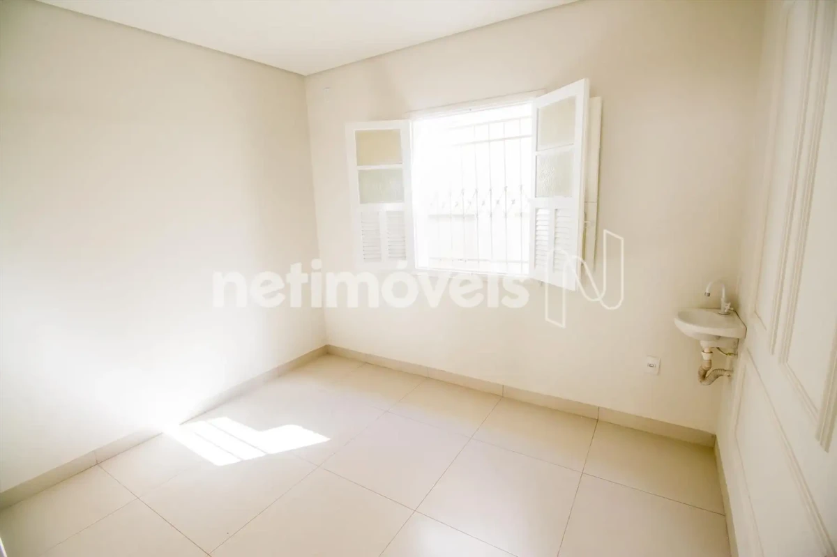 Casa para Venda com 6 quartos no bairro Centro