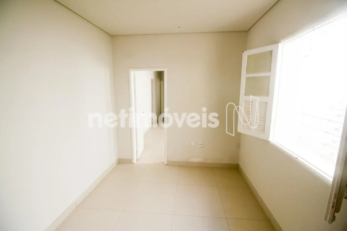 Casa para Venda com 6 quartos no bairro Centro