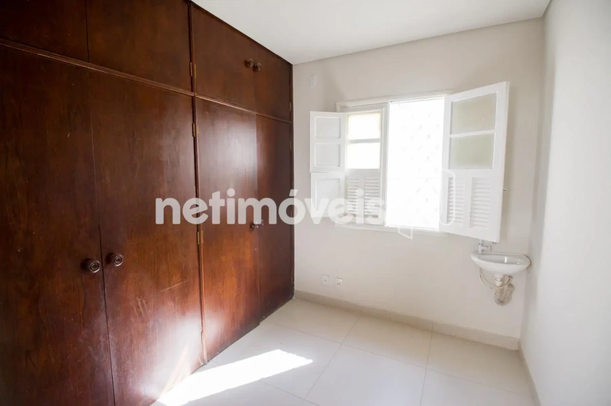 Casa para Venda com 6 quartos no bairro Centro