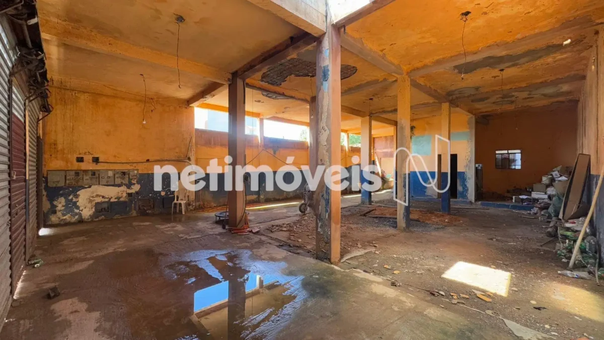 Ponto Comercial para Venda de área principal de 384 m² no bairro Canelas
