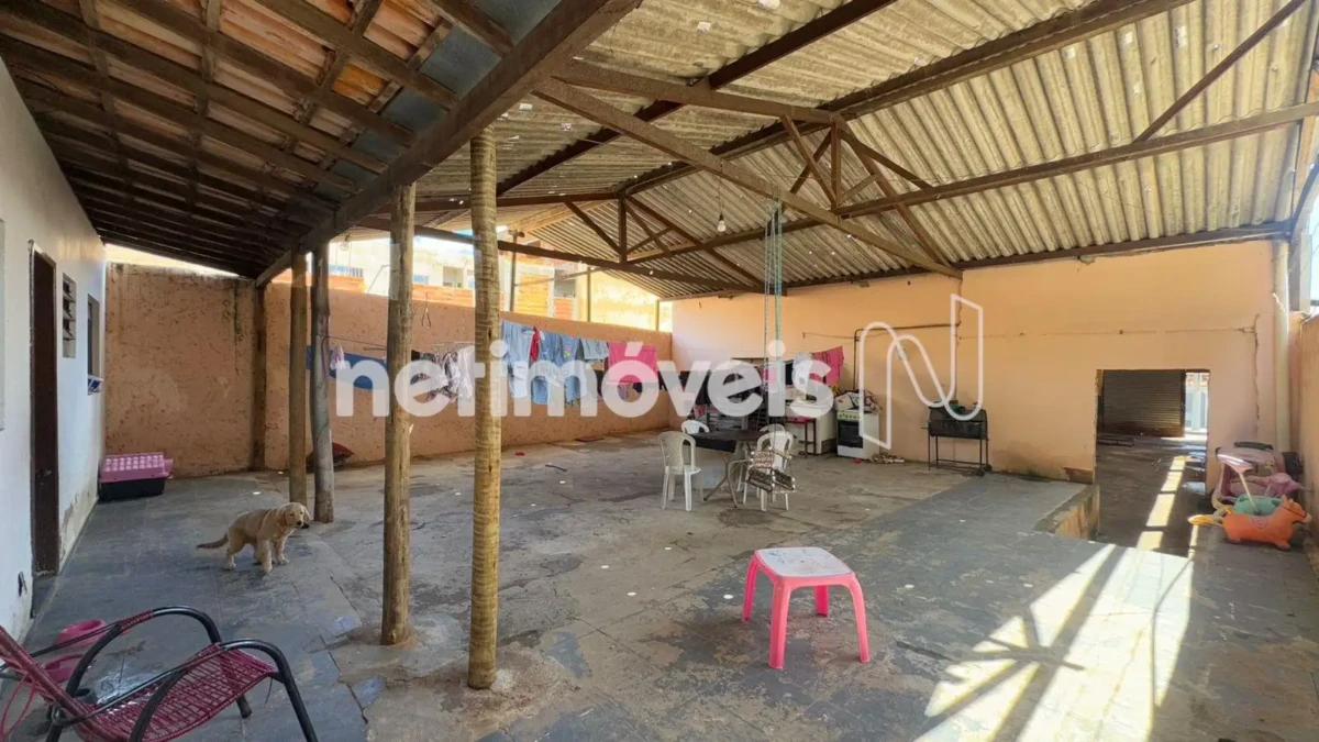 Ponto Comercial para Venda de área principal de 384 m² no bairro Canelas