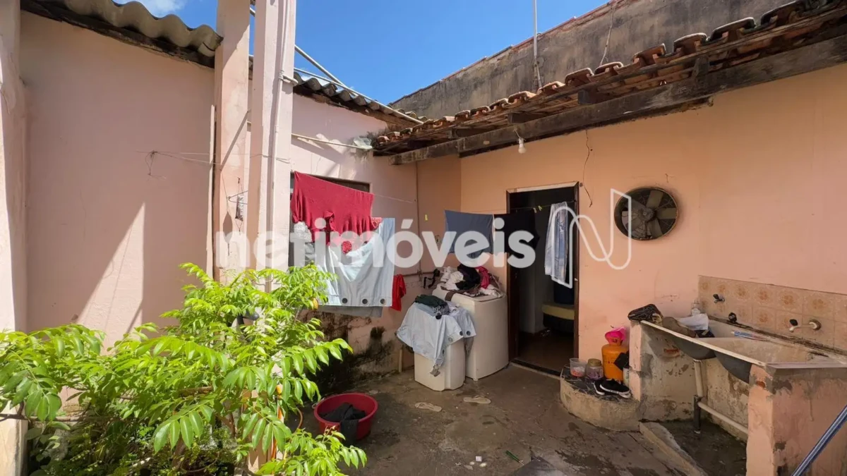 Ponto Comercial para Venda de área principal de 384 m² no bairro Canelas
