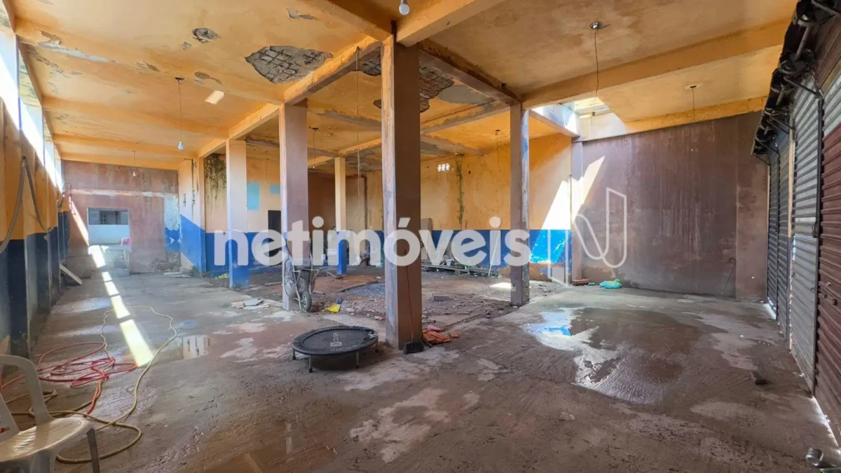 Ponto Comercial para Venda de área principal de 384 m² no bairro Canelas
