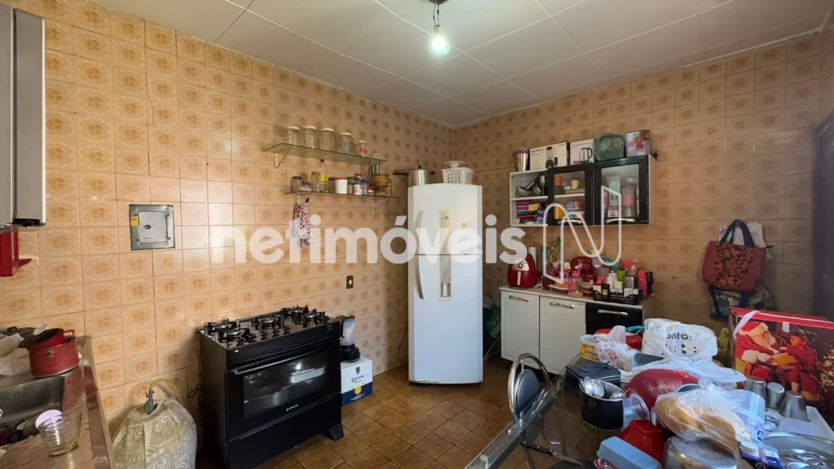 Ponto Comercial para Venda de área principal de 384 m² no bairro Canelas