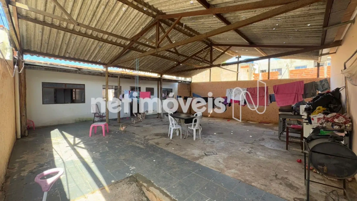 Ponto Comercial para Venda de área principal de 384 m² no bairro Canelas