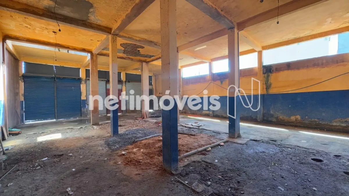 Ponto Comercial para Venda de área principal de 384 m² no bairro Canelas