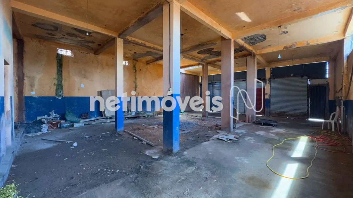 Ponto Comercial para Venda de área principal de 384 m² no bairro Canelas