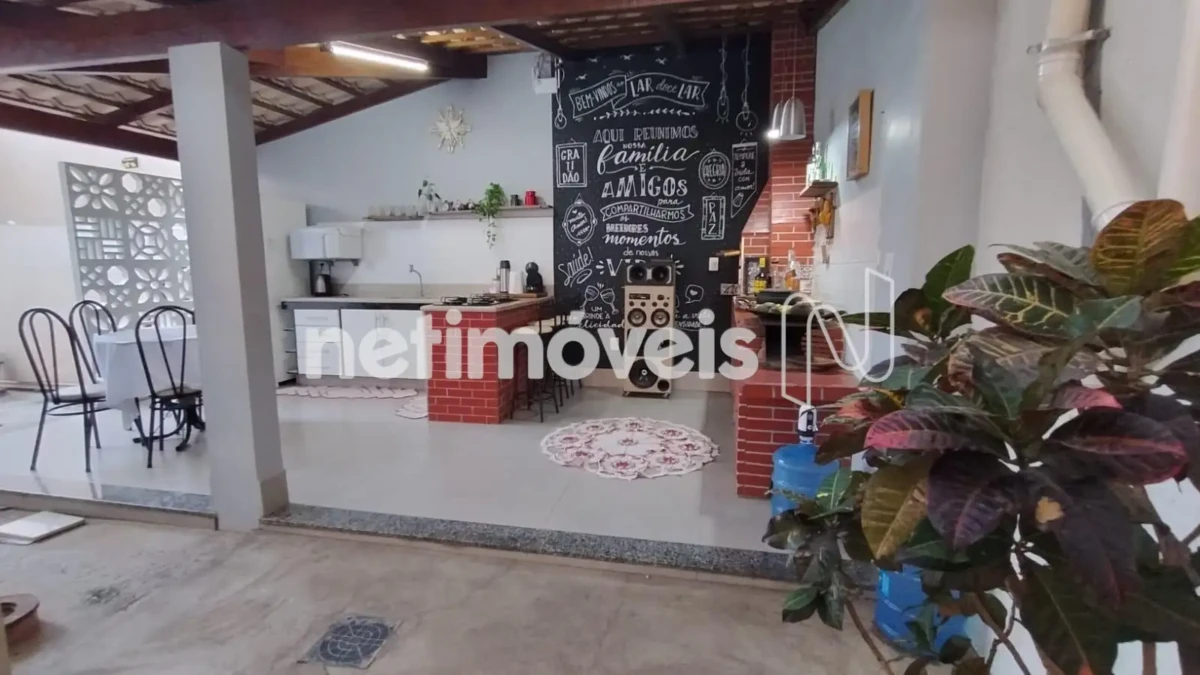 Casa para Venda com 6 quartos no bairro Santa Rita Il