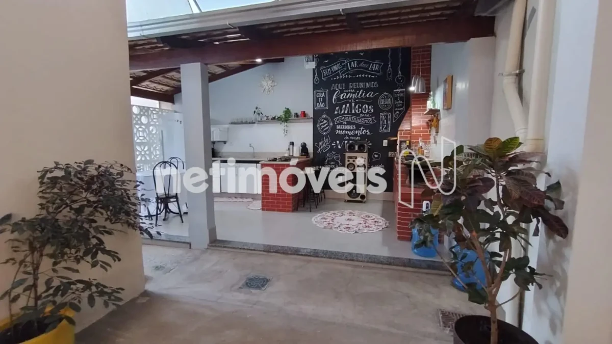 Casa para Venda com 6 quartos no bairro Santa Rita Il