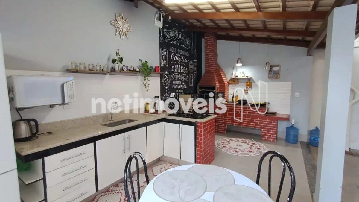 Casa para Venda com 6 quartos no bairro Santa Rita Il