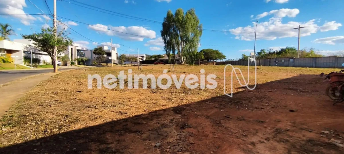 Lote para Venda com área de 862.8 m² no bairro Gran Royalle Pirâmide