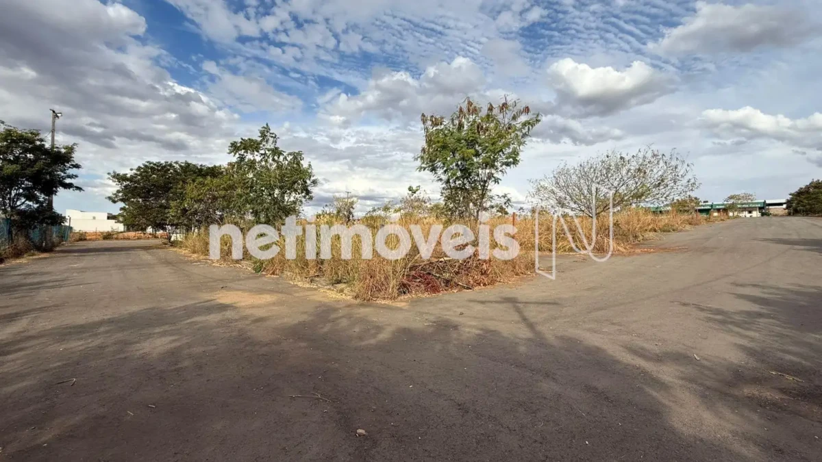 Lote para Venda com área de 41632.62 m² no bairro Vila Telma