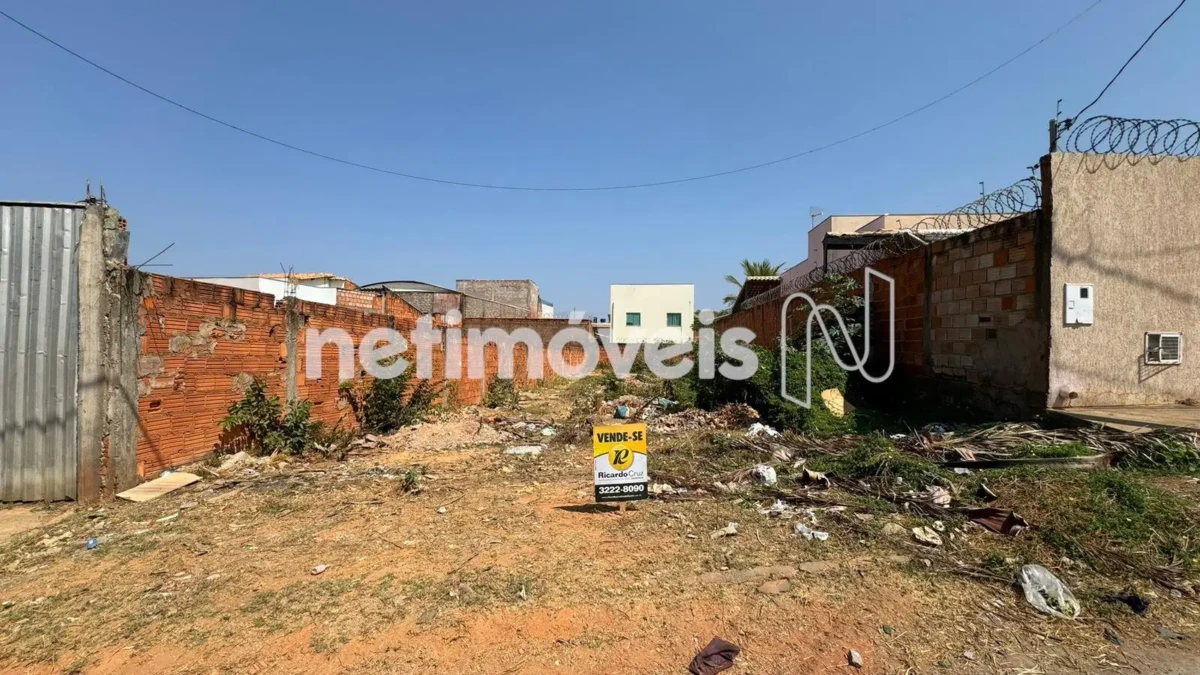 Lote para Venda com área de 331.28 m² no bairro Santa Laura