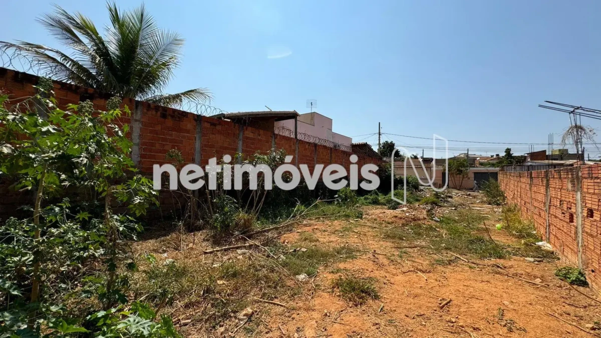 Lote para Venda com área de 331.28 m² no bairro Santa Laura