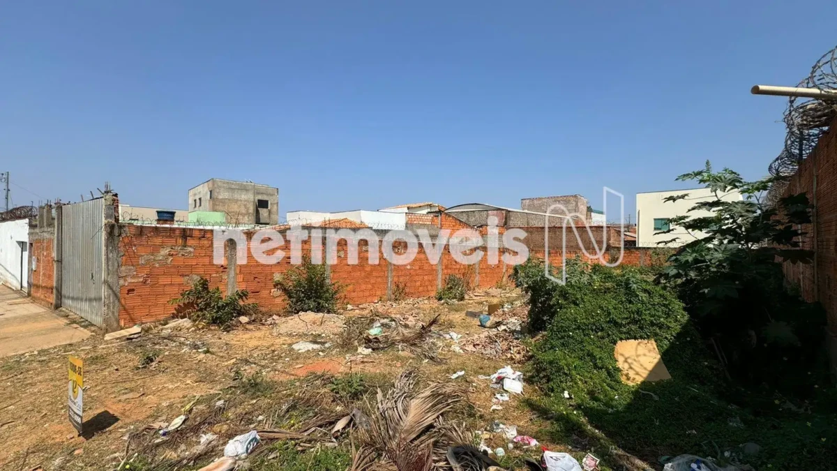 Lote para Venda com área de 331.28 m² no bairro Santa Laura