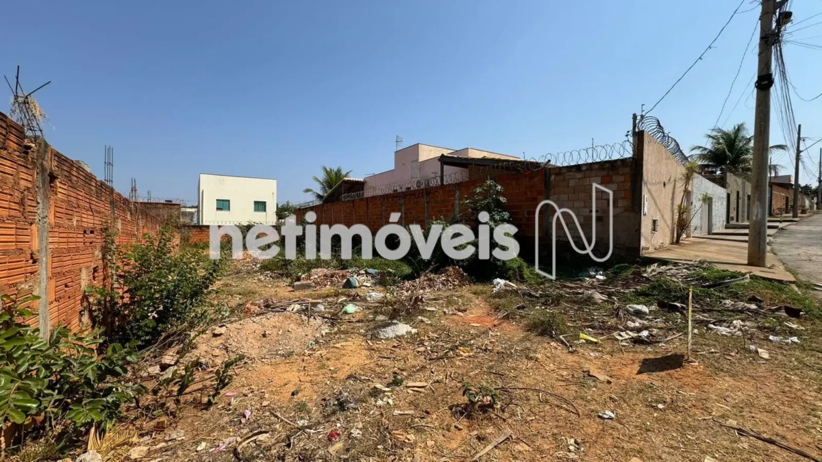 Lote para Venda com área de 331.28 m² no bairro Santa Laura