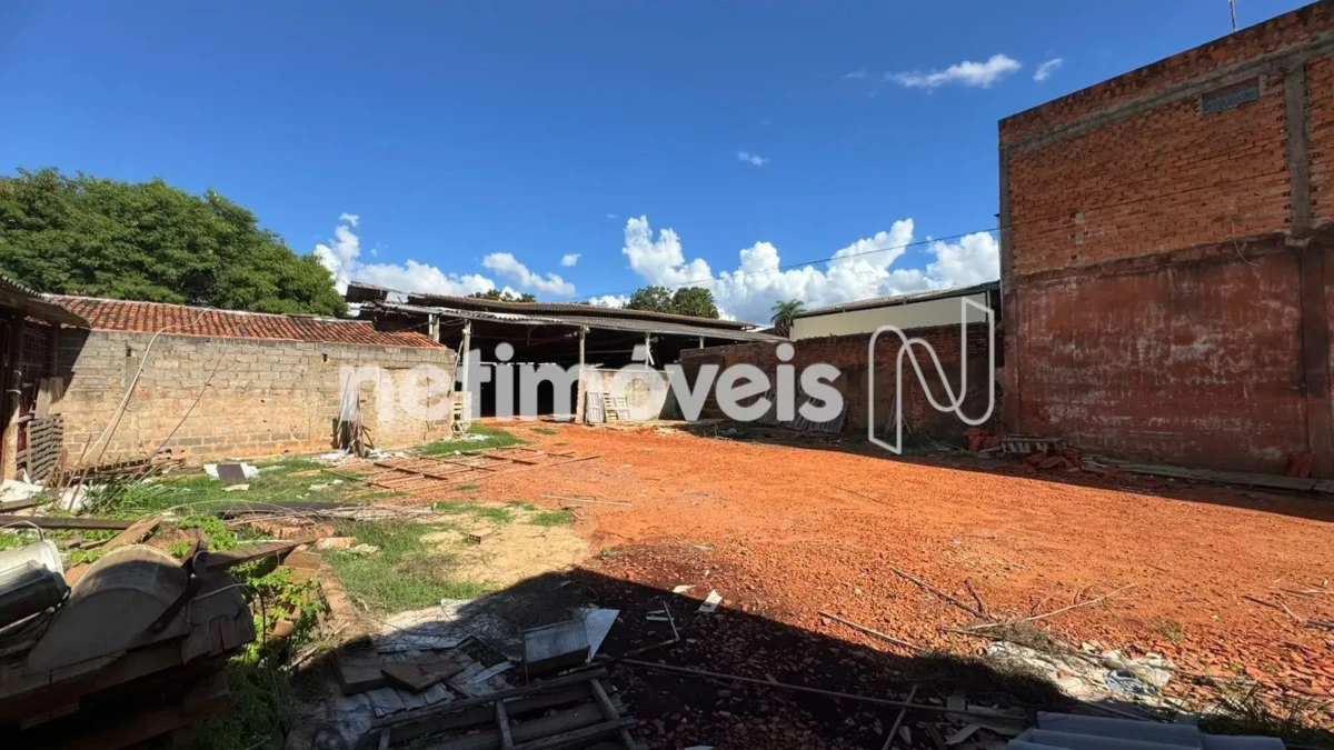 Lote para Venda com área de 1826 m² no bairro Centro