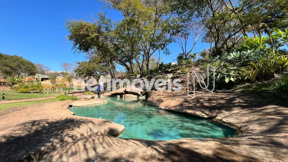 Lote para Venda com área de 693 m² no bairro Gran Royalle Pirâmide
