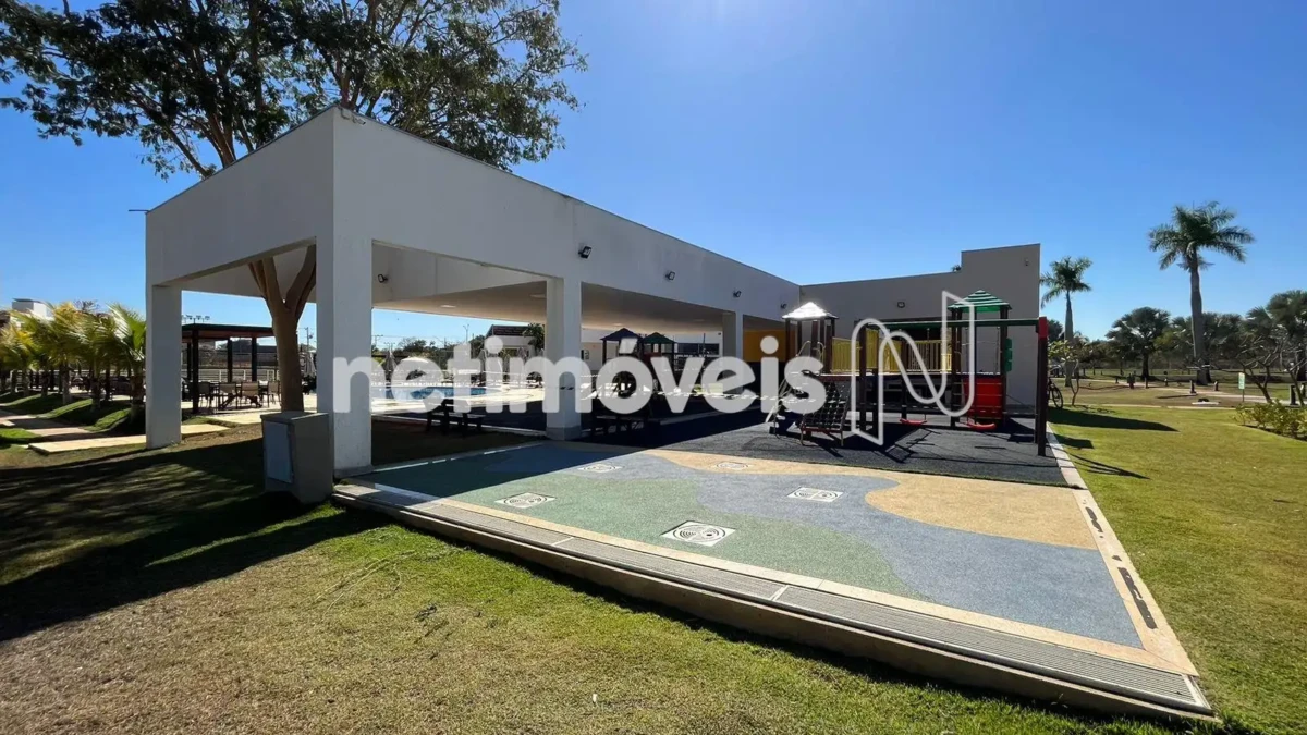 Lote para Venda com área de 693 m² no bairro Gran Royalle Pirâmide