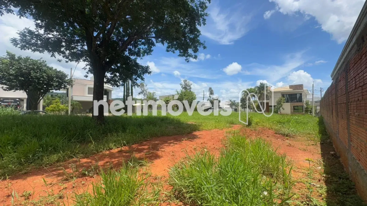 Lote para Venda com área de 693 m² no bairro Gran Royalle Pirâmide