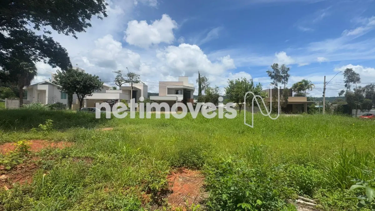 Lote para Venda com área de 693 m² no bairro Gran Royalle Pirâmide