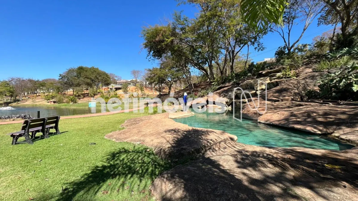 Lote para Venda com área de 693 m² no bairro Gran Royalle Pirâmide