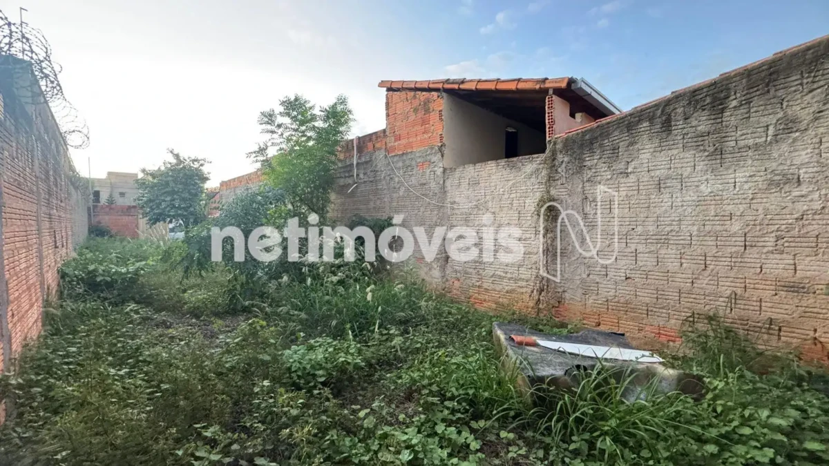 Lote para Venda com área de 180 m² no bairro Major Prates