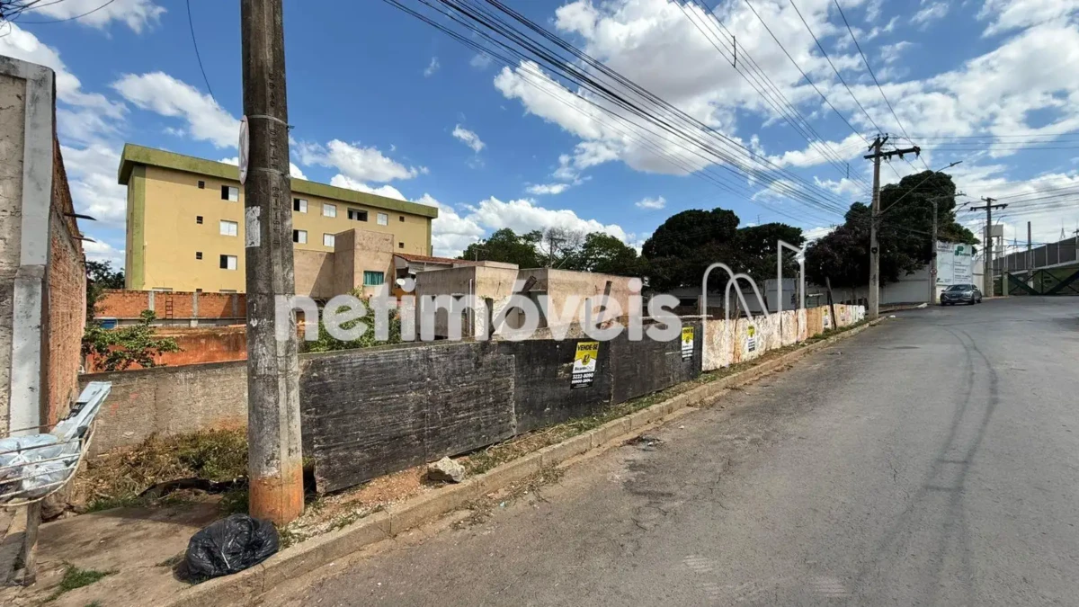 Lote para Venda com área de 360 m² no bairro Vila Mauricéia