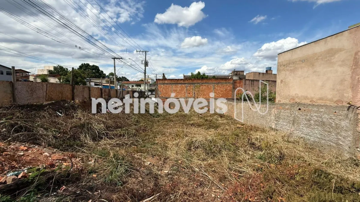 Lote para Venda com área de 360 m² no bairro Vila Mauricéia