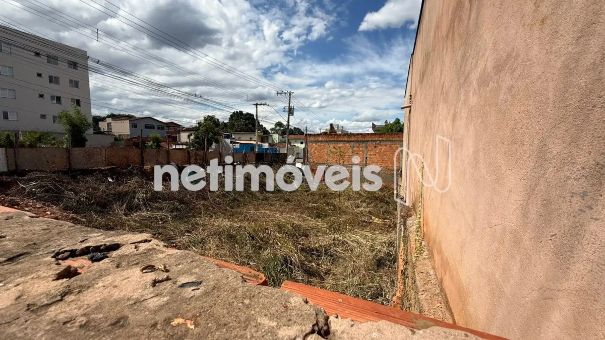 Lote para Venda com área de 360 m² no bairro Vila Mauricéia