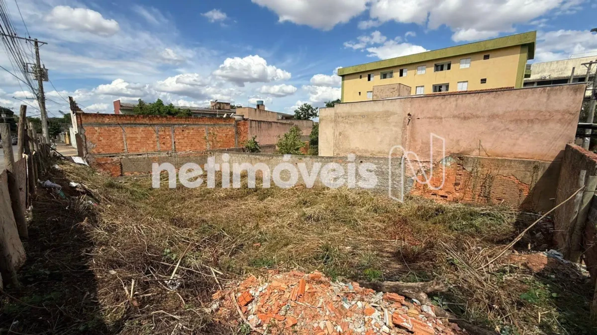 Lote para Venda com área de 360 m² no bairro Vila Mauricéia
