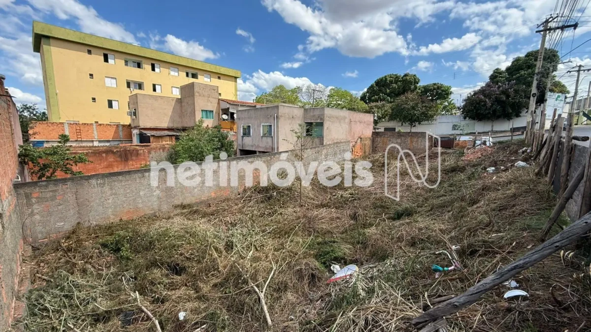 Lote para Venda com área de 360 m² no bairro Vila Mauricéia