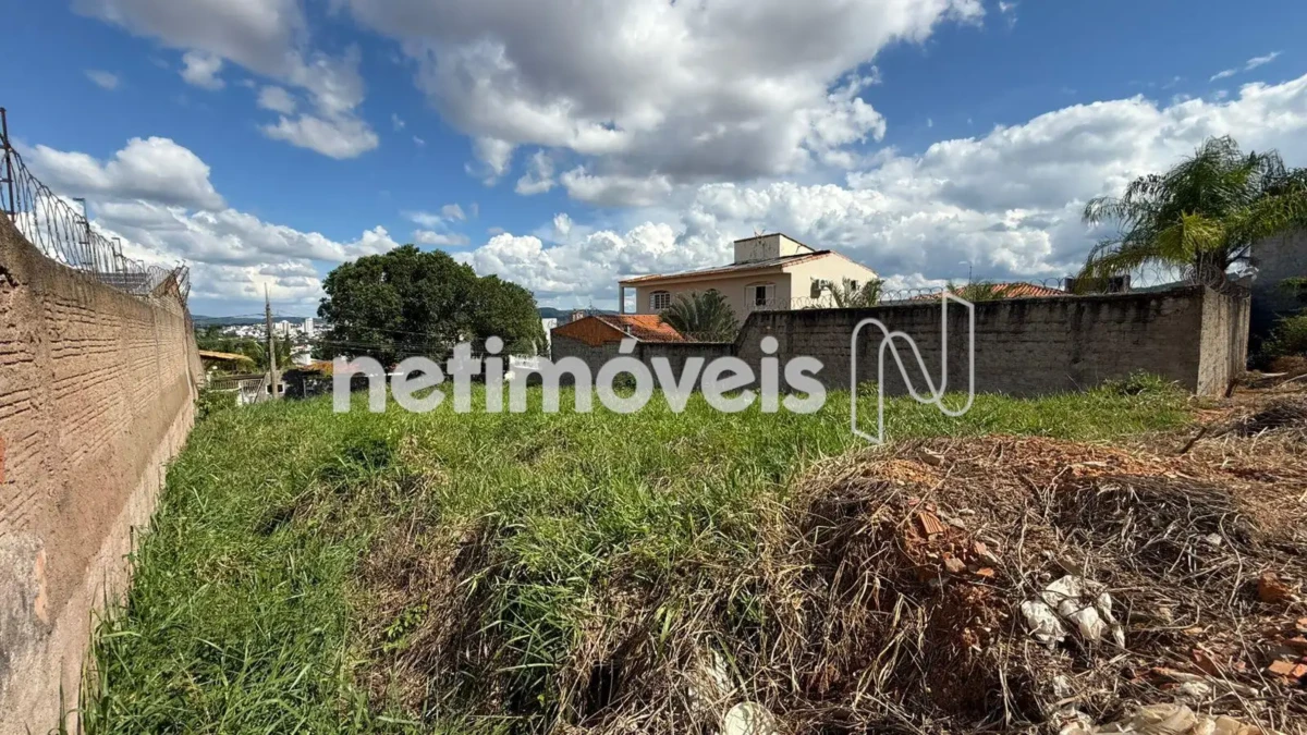 Lote para Venda com área de 450 m² no bairro Ibituruna