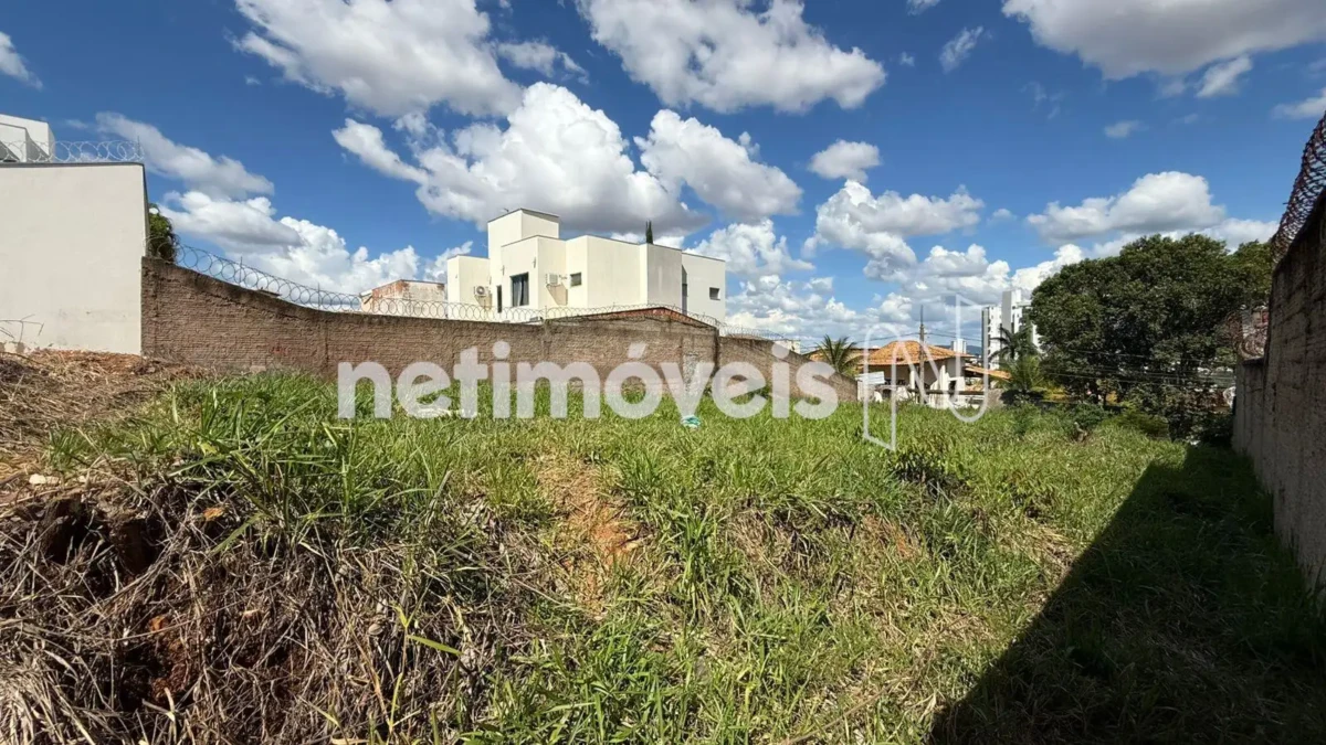 Lote para Venda com área de 450 m² no bairro Ibituruna