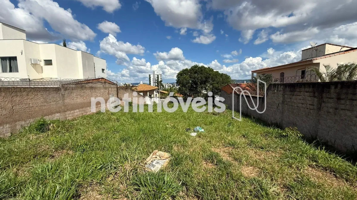 Lote para Venda com área de 450 m² no bairro Ibituruna