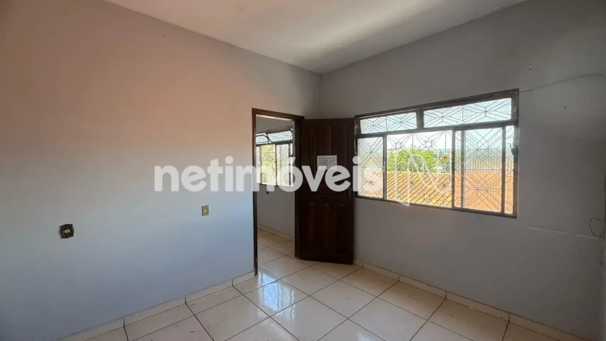 Prédio para Venda com 2 salas no bairro Monte Alegre em Montes Claros