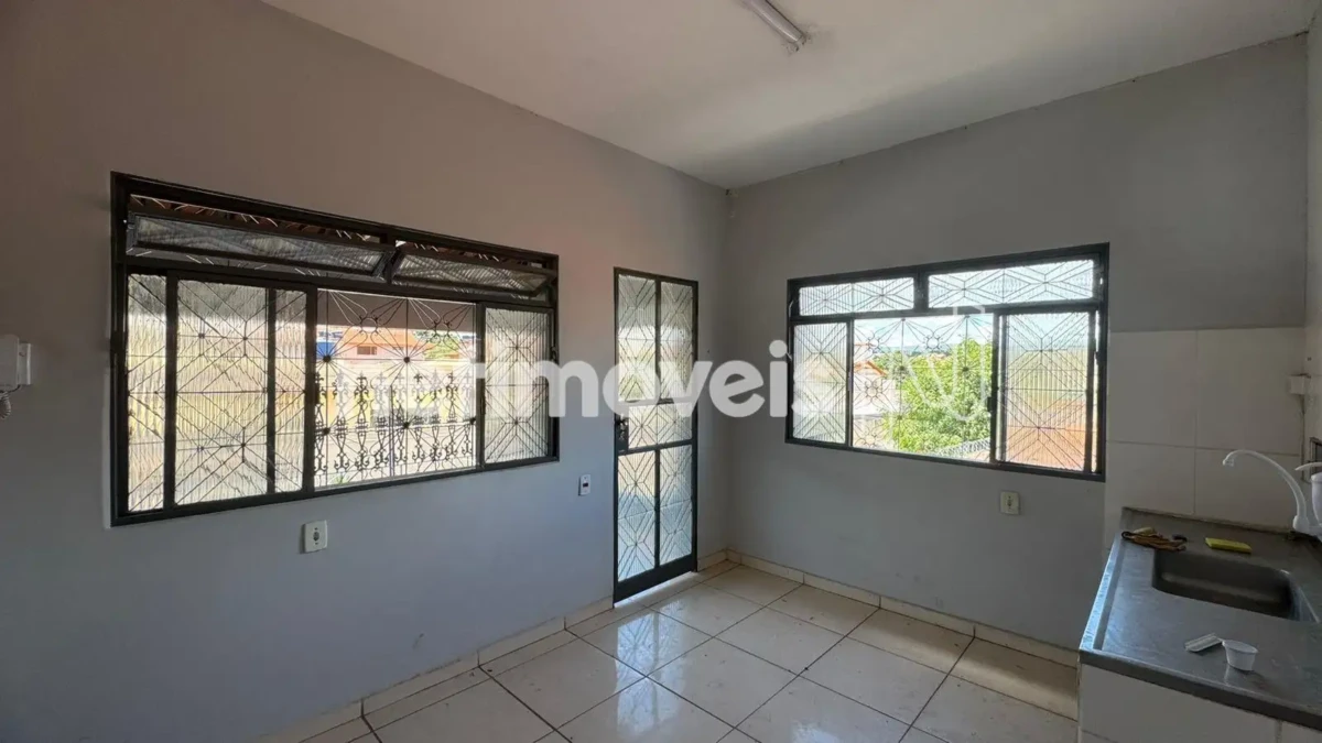 Prédio para Venda com 2 salas no bairro Monte Alegre em Montes Claros
