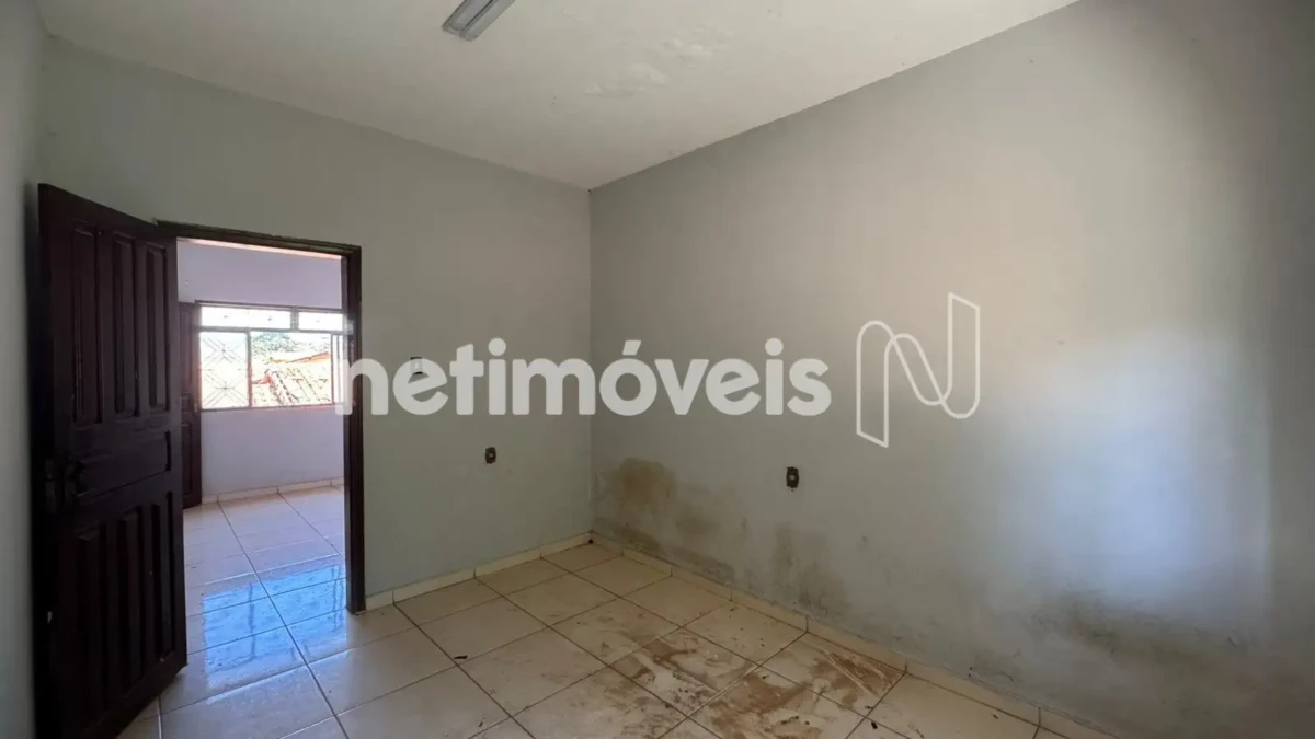 Prédio para Venda com 2 salas no bairro Monte Alegre em Montes Claros