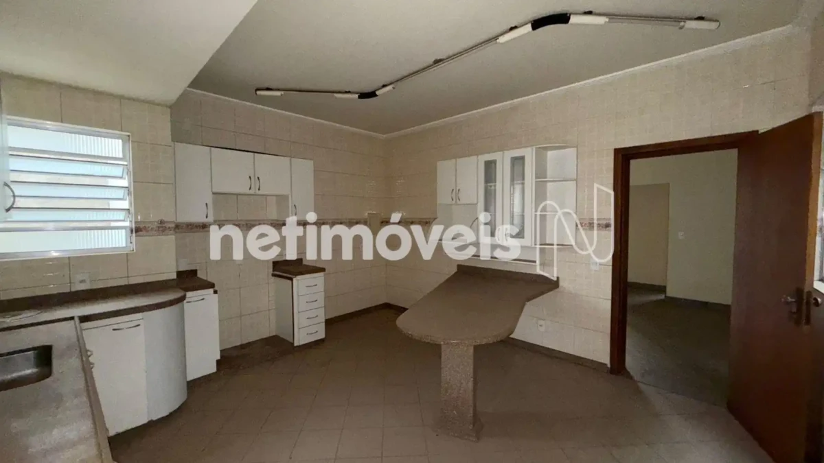 Prédio para Venda com 5 salas no bairro Centro em Montes Claros