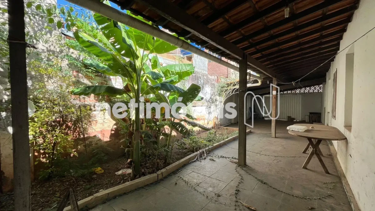 Casa para Venda com 4 quartos no bairro Centro