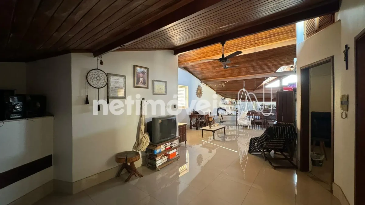 Casa para Venda com 5 quartos no bairro Vila Brasília