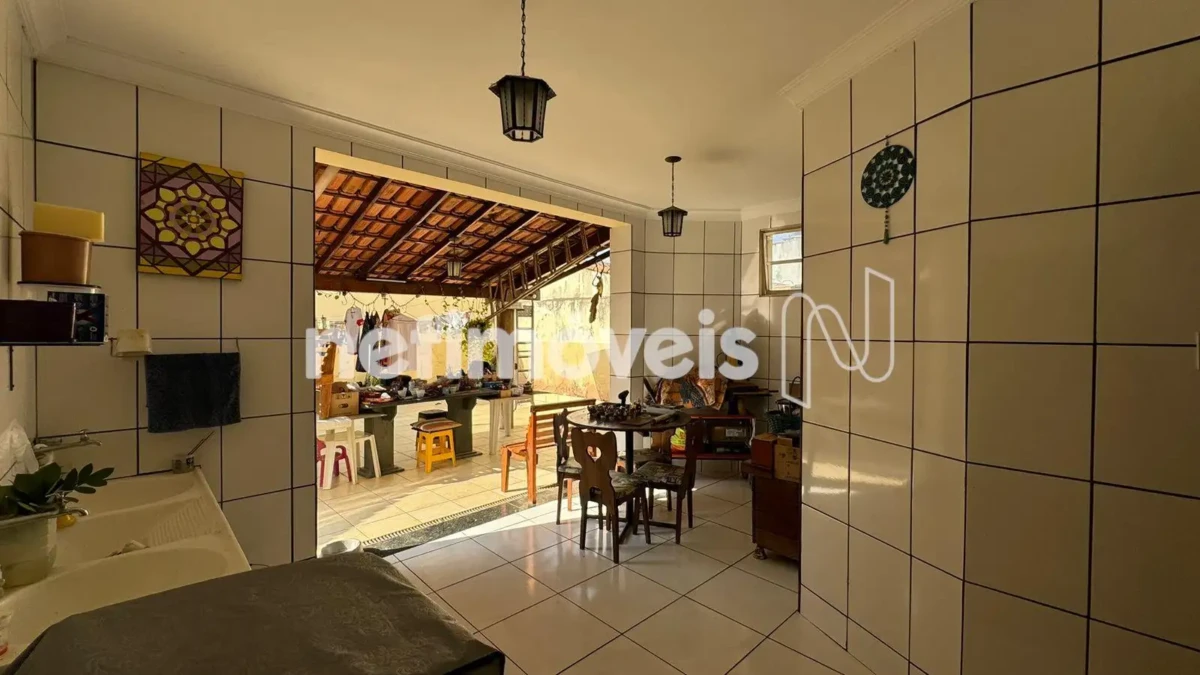 Casa para Venda com 5 quartos no bairro Vila Brasília