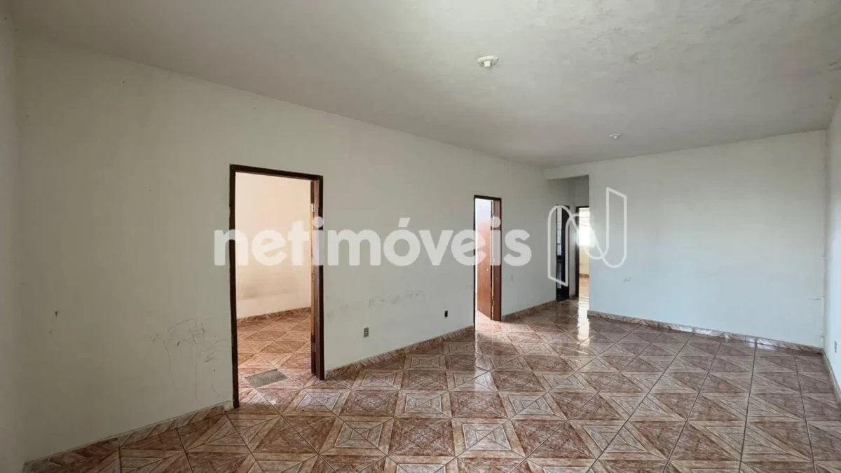 Casa para Venda com 7 quartos no bairro Monte Carmelo
