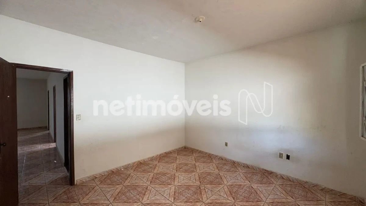 Casa para Venda com 7 quartos no bairro Monte Carmelo