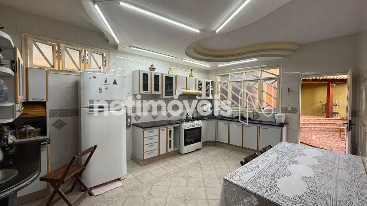 Casa para Venda com 5 quartos no bairro São José