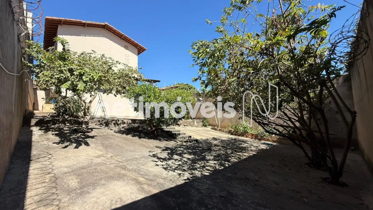 Casa para Venda com 4 quartos no bairro Vila Regina