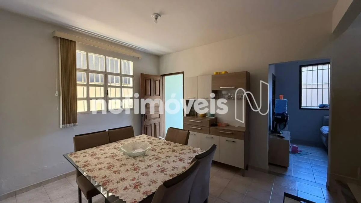 Casa para Venda com 4 quartos no bairro Vila Regina