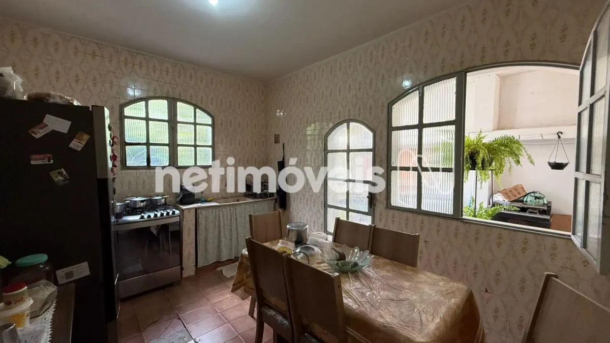 Casa para Venda com 7 quartos no bairro Cândida Câmara